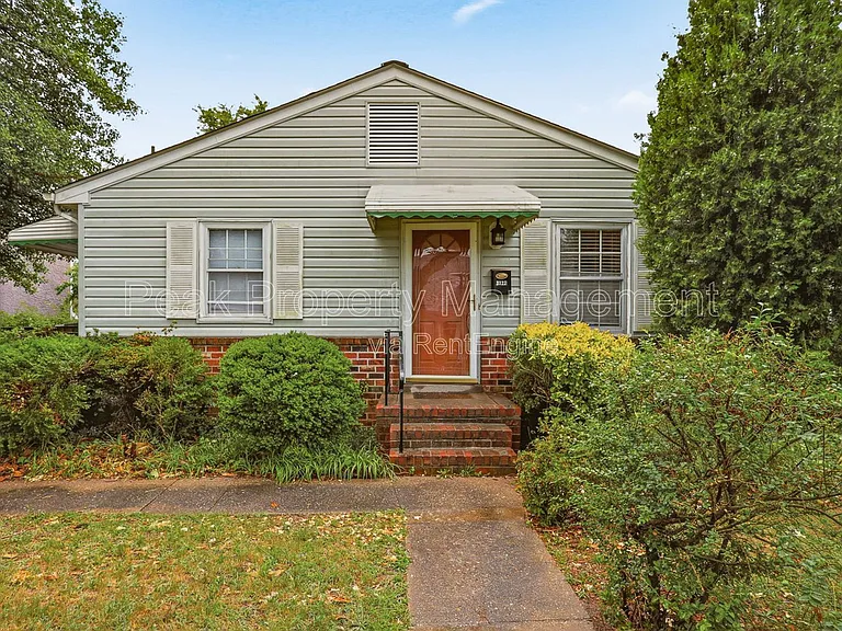 3322 Woodrow Ave — Photo 2