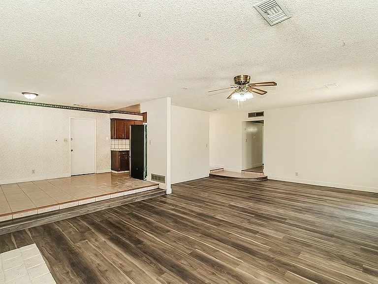 4411 N Winery Ave — Photo 10