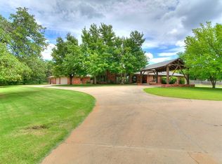 5204 Summit Dr, Edmond, OK 73034