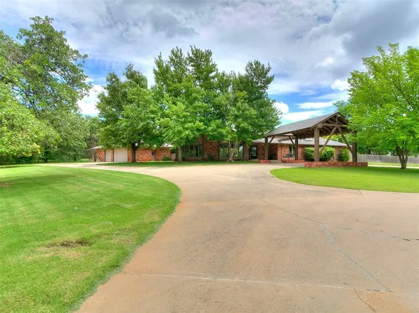 5204 Summit Dr, Edmond, OK 73034