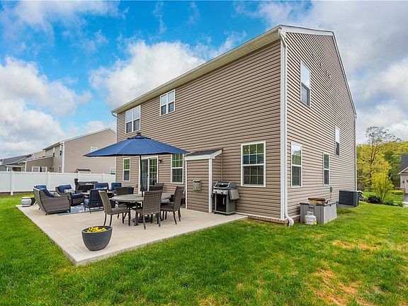 4th image of 326 Park Edge Dr