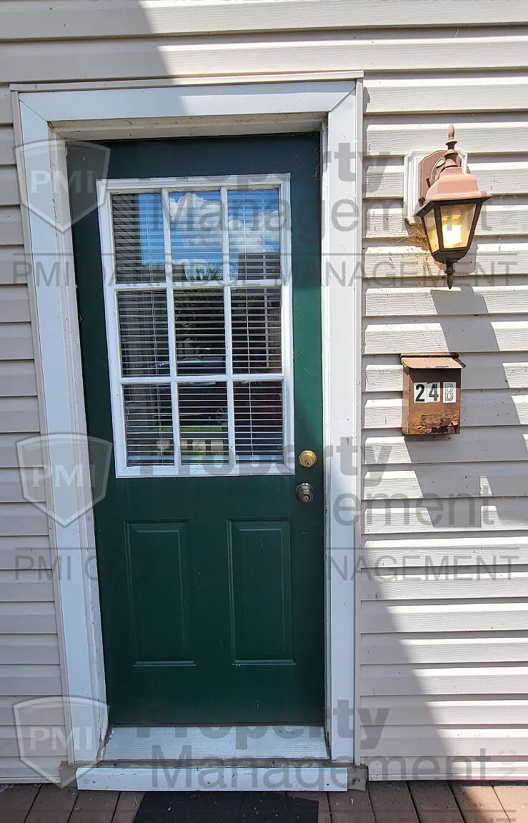Studio, 1.0 bath, 350 sqft, $699 — Photo 2