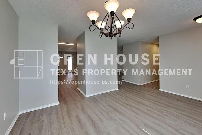 1305 Highcrest Dr — Photo 7