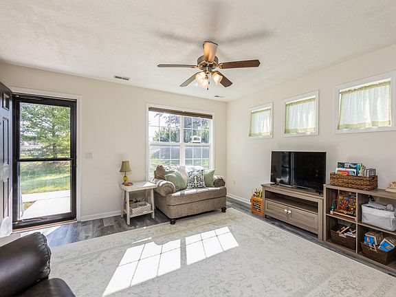 3rd image of 5815 Marble Cir