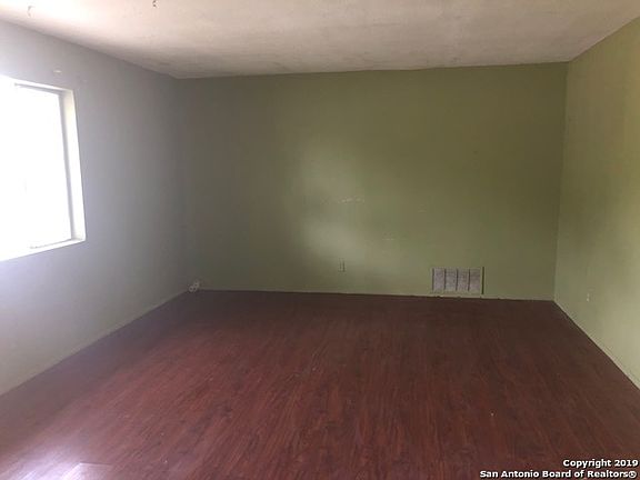 5th image of 416 Robeson Ave