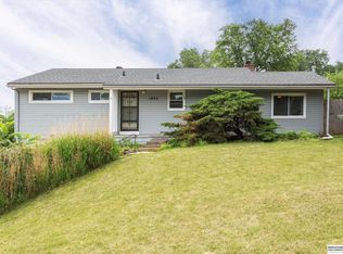 1805 Collins Dr, Bellevue, NE 68005