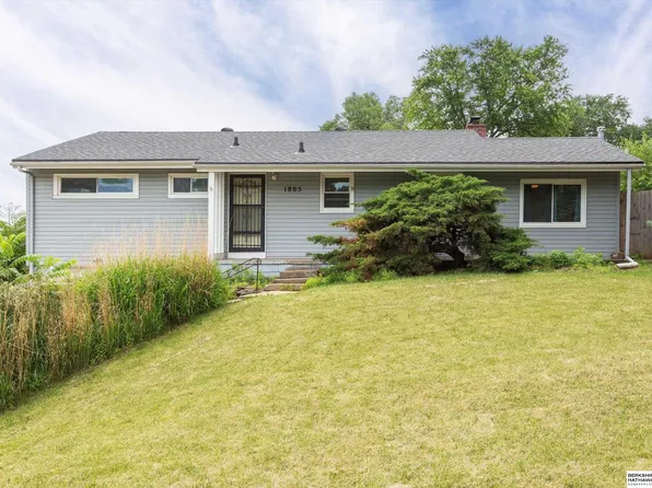 1805 Collins Dr, Bellevue, NE 68005
