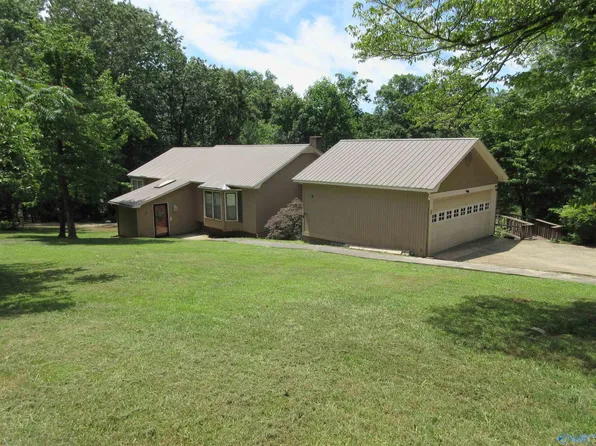109 Colonial Dr, Scottsboro, AL 35768