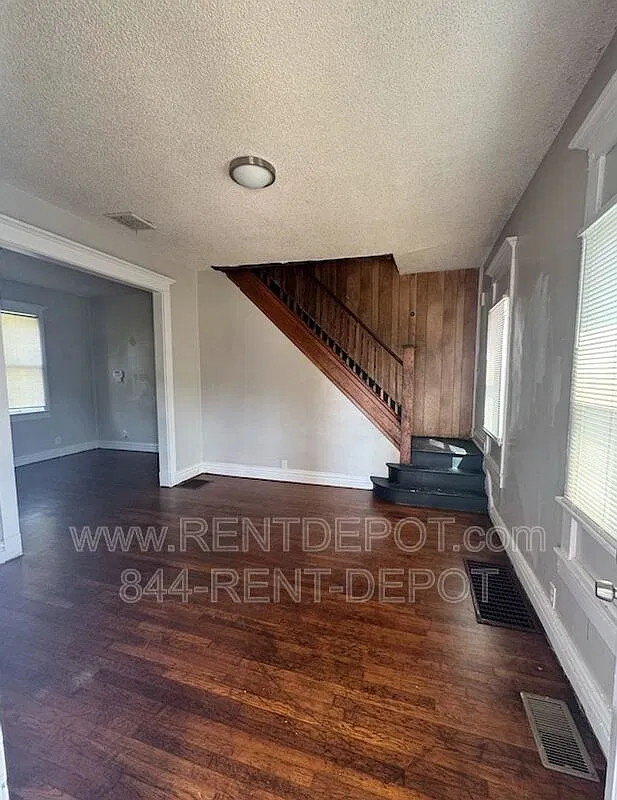 4 bed, 1.0 bath, 2120 sqft, $995 — Photo 2