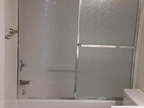 3rd image of 465 Oak St APT 104