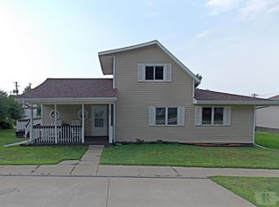 205 Center St, Garwin, IA 50632