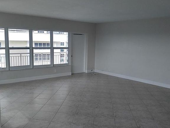 4th image of 3850 Galt Ocean Dr APT 1707