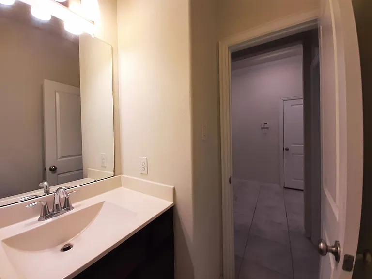 1514 Ancient Oak Ln — Photo 57