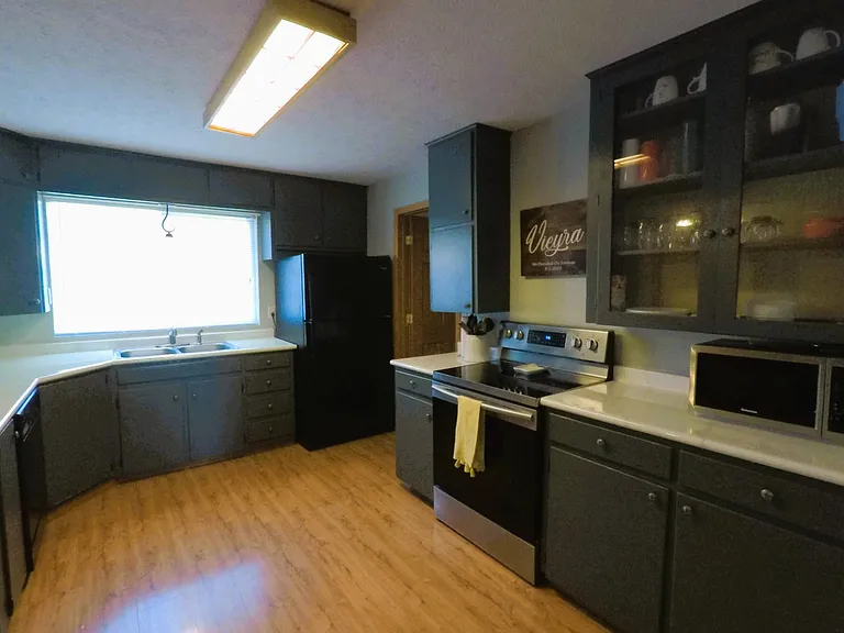 1521 W B St — Photo 16