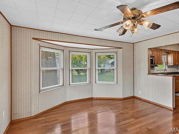 3rd image of 110 Edgeworth Ave