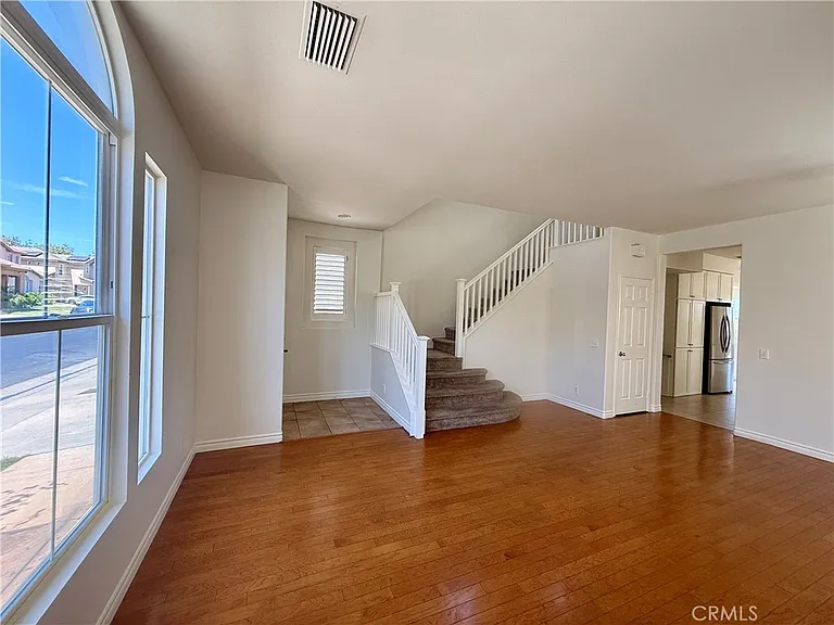 309 Lydia Ln — Photo 3