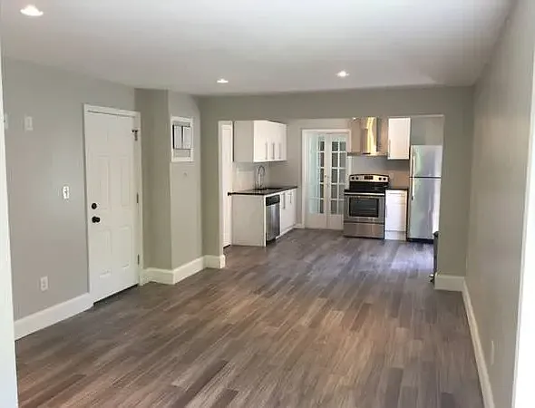 521 E State St #2 — Photo 5