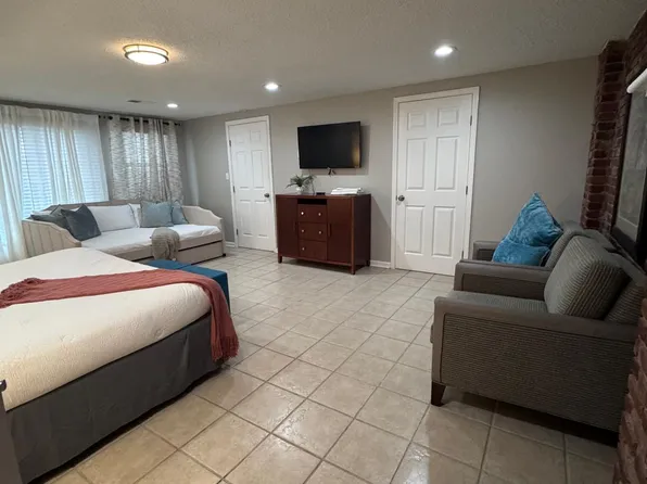 6791 Poplar Pike, Memphis, TN 38119