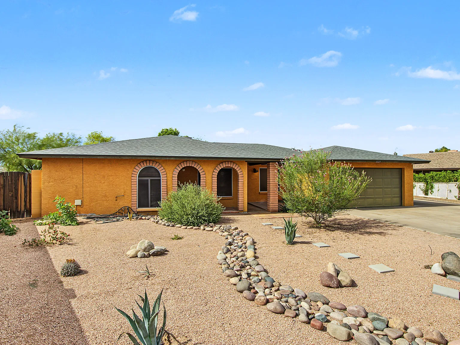 5 bed, 2187 sqft, $3,400 — Photo 4