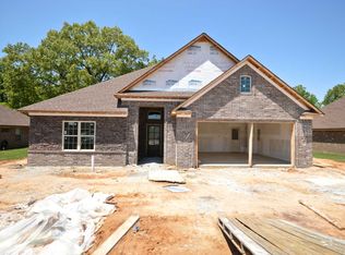 216 Greenhill Dr, Jackson, TN 38305