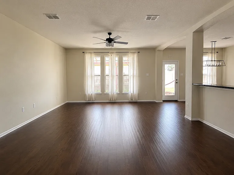 1000 Lord Ranch Rd — Photo 2