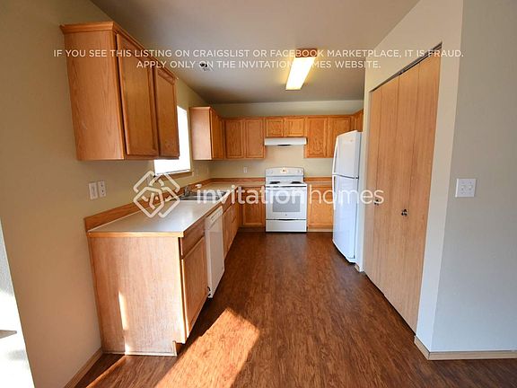 4th image of 1220 202nd Street Ct E