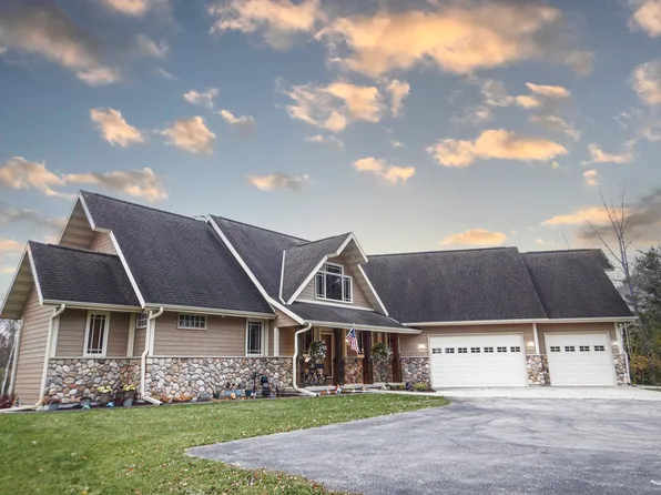 3105 N River Rd, Oconto, WI 54153