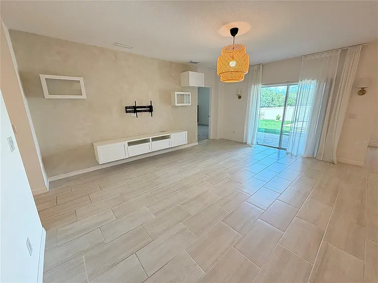 4209 Deleon St — Photo 7