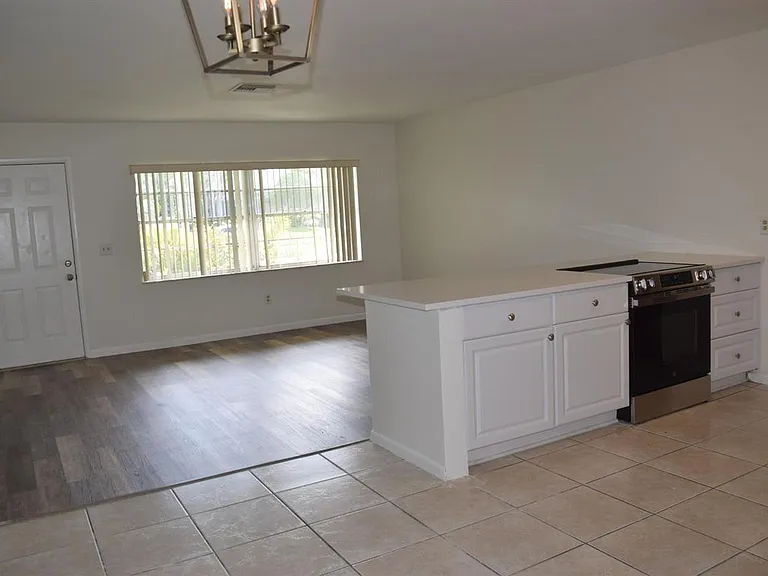 1881 SE Airoso Blvd — Photo 19