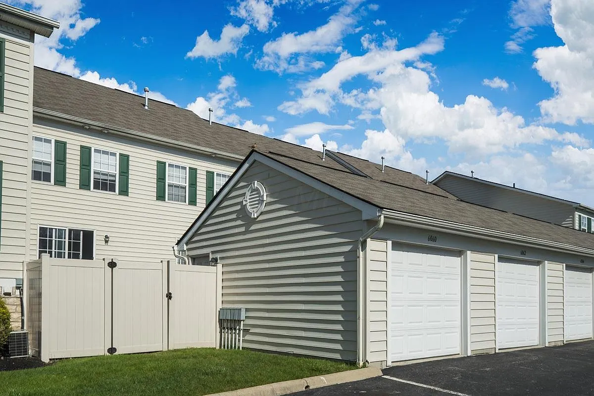 2 bed, 2.5 bath, 1500 sqft, $1,999 — Photo 3