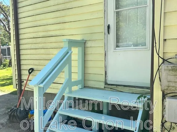 21220 Waltham Rd #B2, Warren, MI 48089