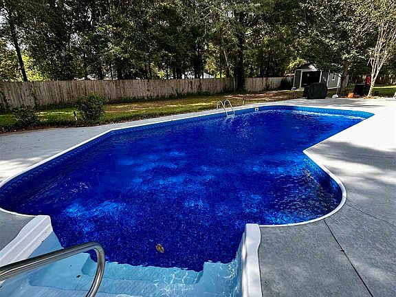 3rd image of 5737 Hermitage Cir