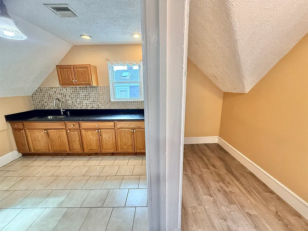 1 bed, 1.0 bath, 99999 sqft, $2,200 — Photo 4