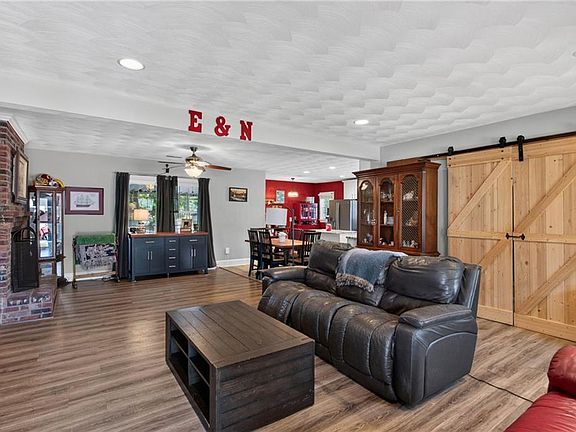 4th image of 123 Deborah Dr