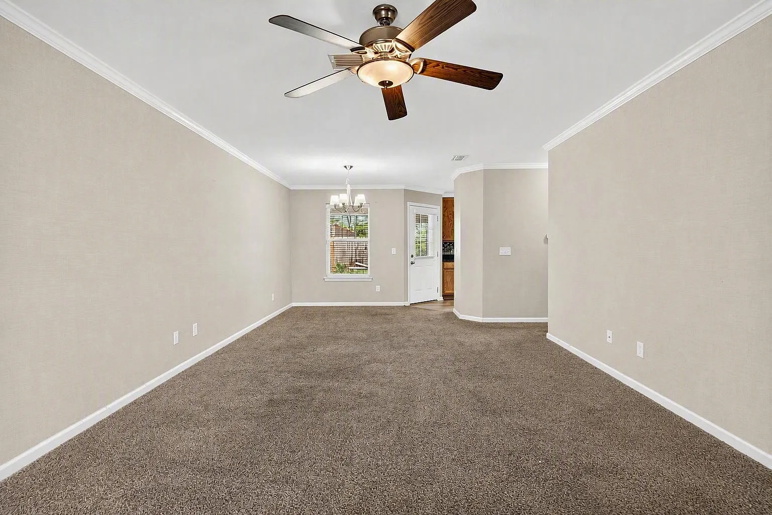 4 bed, 1606 sqft, $2,499 — Photo 3