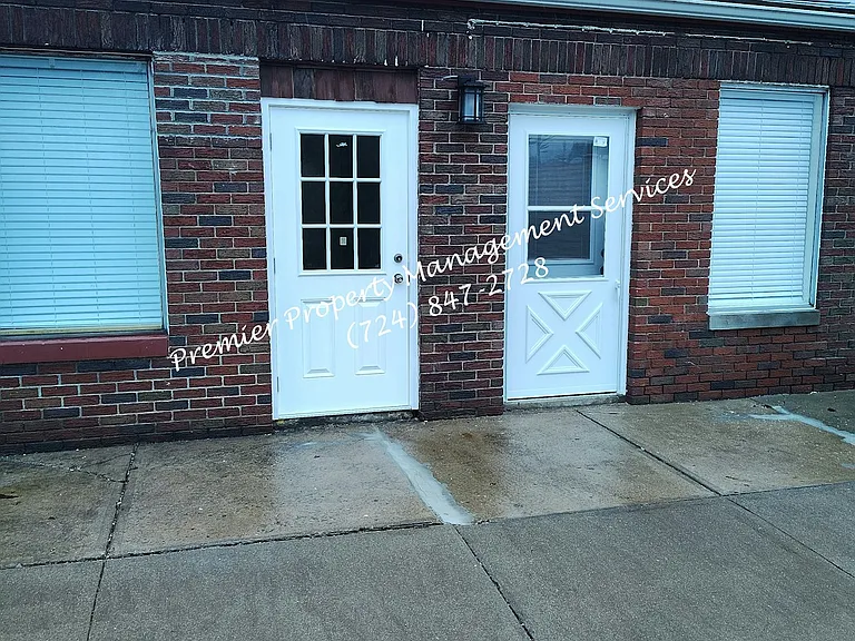 906 Clyde St — Photo 3