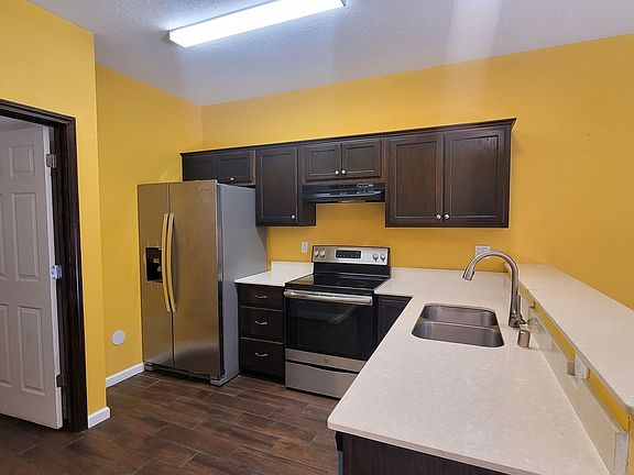 2nd image of 416 Yale Blvd SE Unit 2