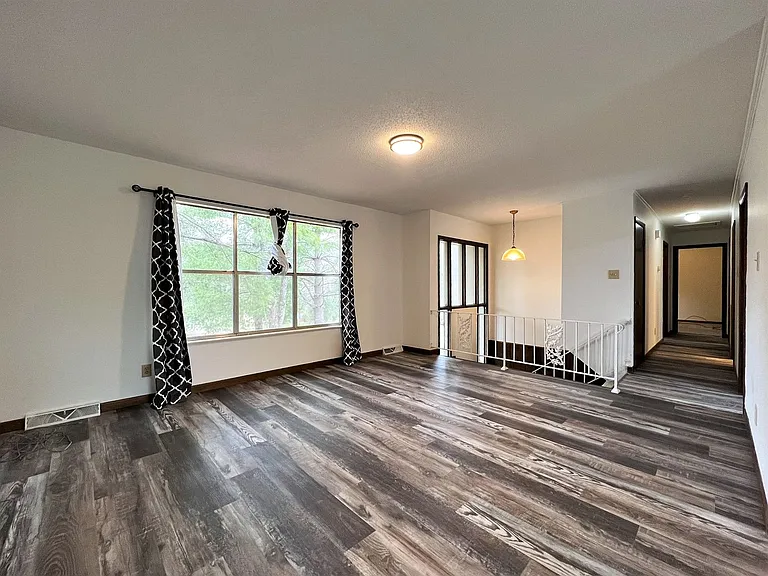 11518 Midhurst Dr — Photo 3