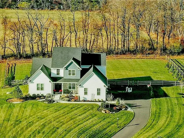 2640 Longridge Dr, Hellertown, PA 18055