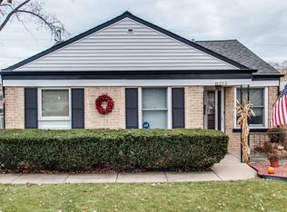 8215 N Waukegan Rd, Niles, IL 60714