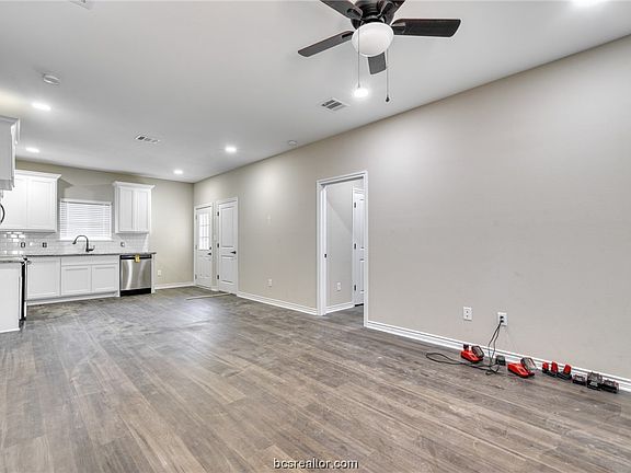 5th image of 308 Bailey St