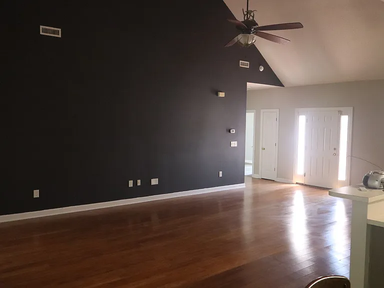 130 Ashworth Dr — Photo 8