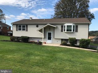 121 Forest Hills Rd, Red Lion, PA 17356