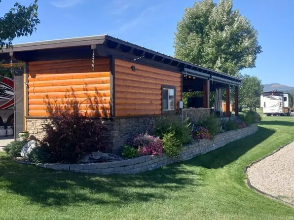 32 Bogie Ln, Blanchard, ID 83804