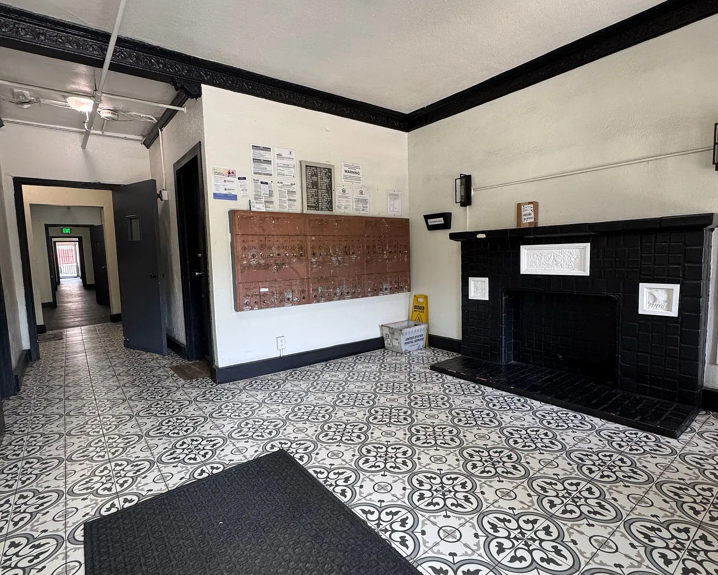 447 S. Rampart Blvd - Studio & 1 Bedroom Apartment! — Photo 3