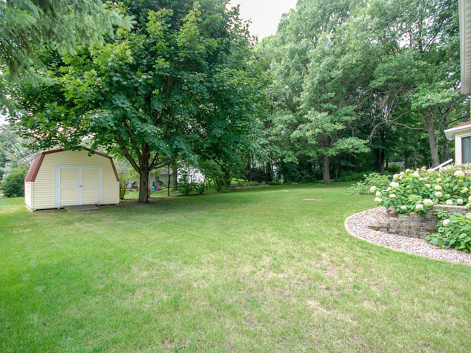 2nd image of 527 Saxonwood Rd