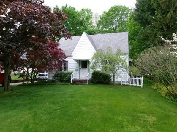 98 Reading Ave, Hillsdale, MI 49242