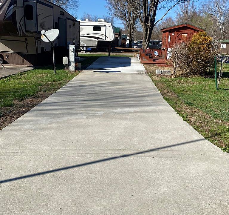 1st image of 496 Vista Cir