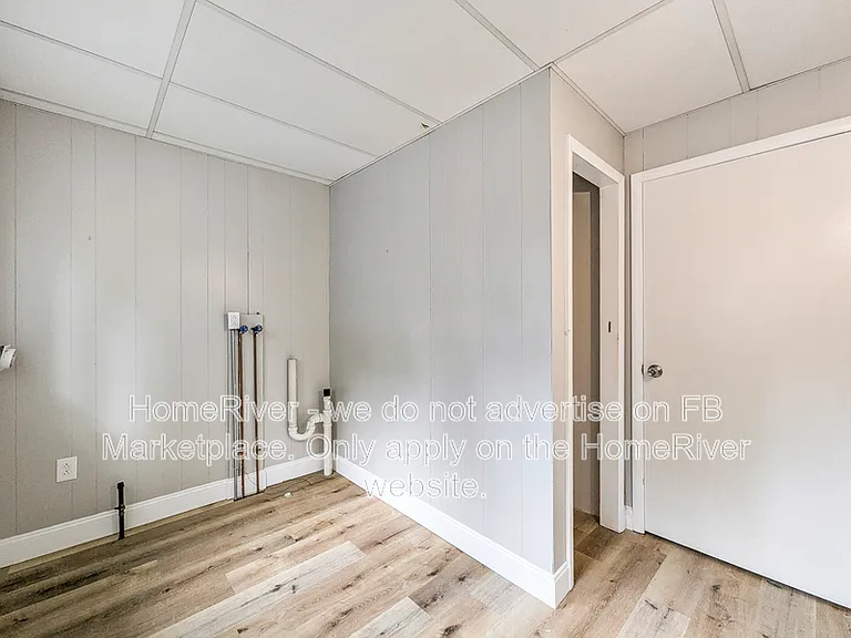 1323 Leaside Dr — Photo 10