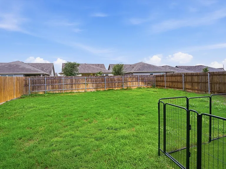 1012 Norway Dr — Photo 13
